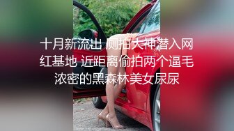 可以口爆吞精的风骚学妹伺候几个社会小哥被轮流玩弄，全程露脸各种舔弄大鸡巴，被几个小哥轮草抽插浪叫不止