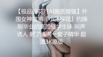 村里的大奶熟女电话二婶聊侃乱伦：你别说了嘛。噼里啪啦的说着云南话，咱也听不懂，吃着鸡巴聊着天，骚死了，好喜欢，谁让你勾引儿子的 (2)