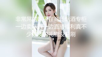 -极品瑜伽教练牛仔裤女神上演一字马 这个姿势干逼礼物不断 肤白貌美 罕见尤物