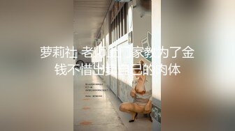 守候的冷艳美女来上厕所了，尿尿两瓣阴唇和阴道口一吸一张，近距离的清脆嘘嘘声 听得我的鸡巴都硬顶顶啦！